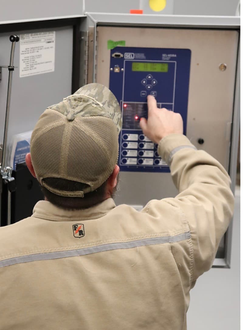 Hands-on training with an SEL recloser control